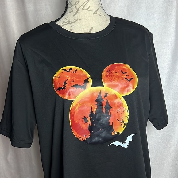 Mickey Ears Halloween Castle T-shirt perfect for Disney Trip size Large - Picture 2 of 4